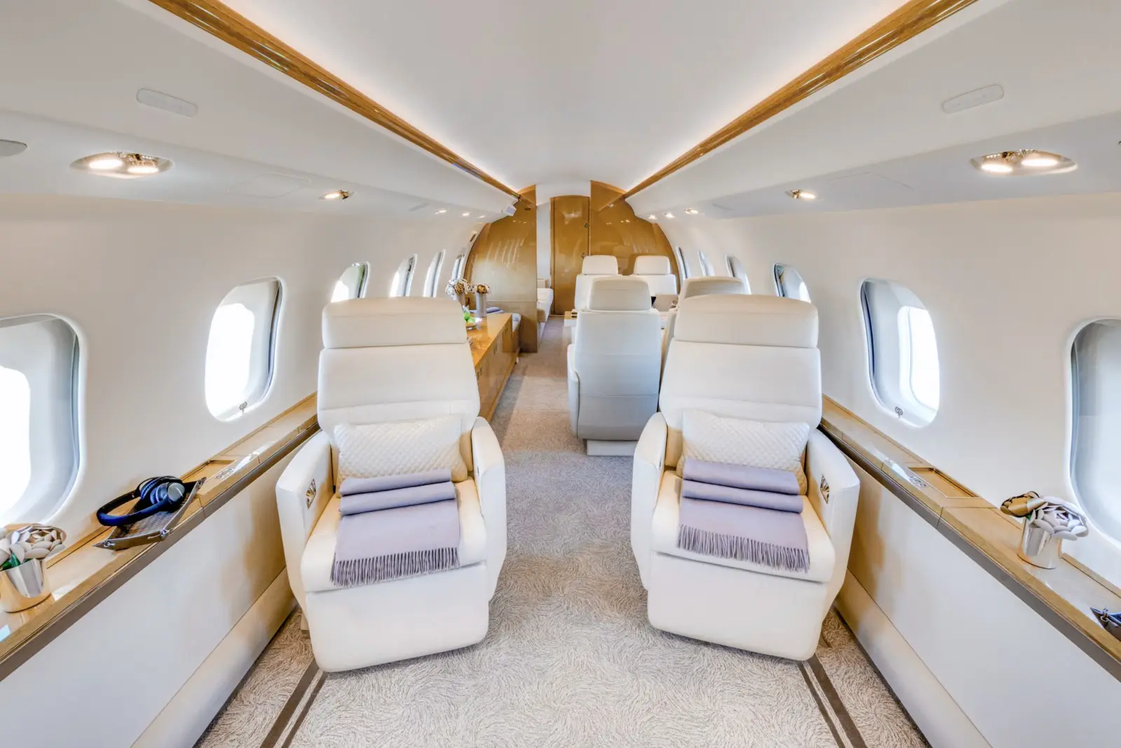 Bombardier Global 6000 LX-NST operated by Global Jet photo 2