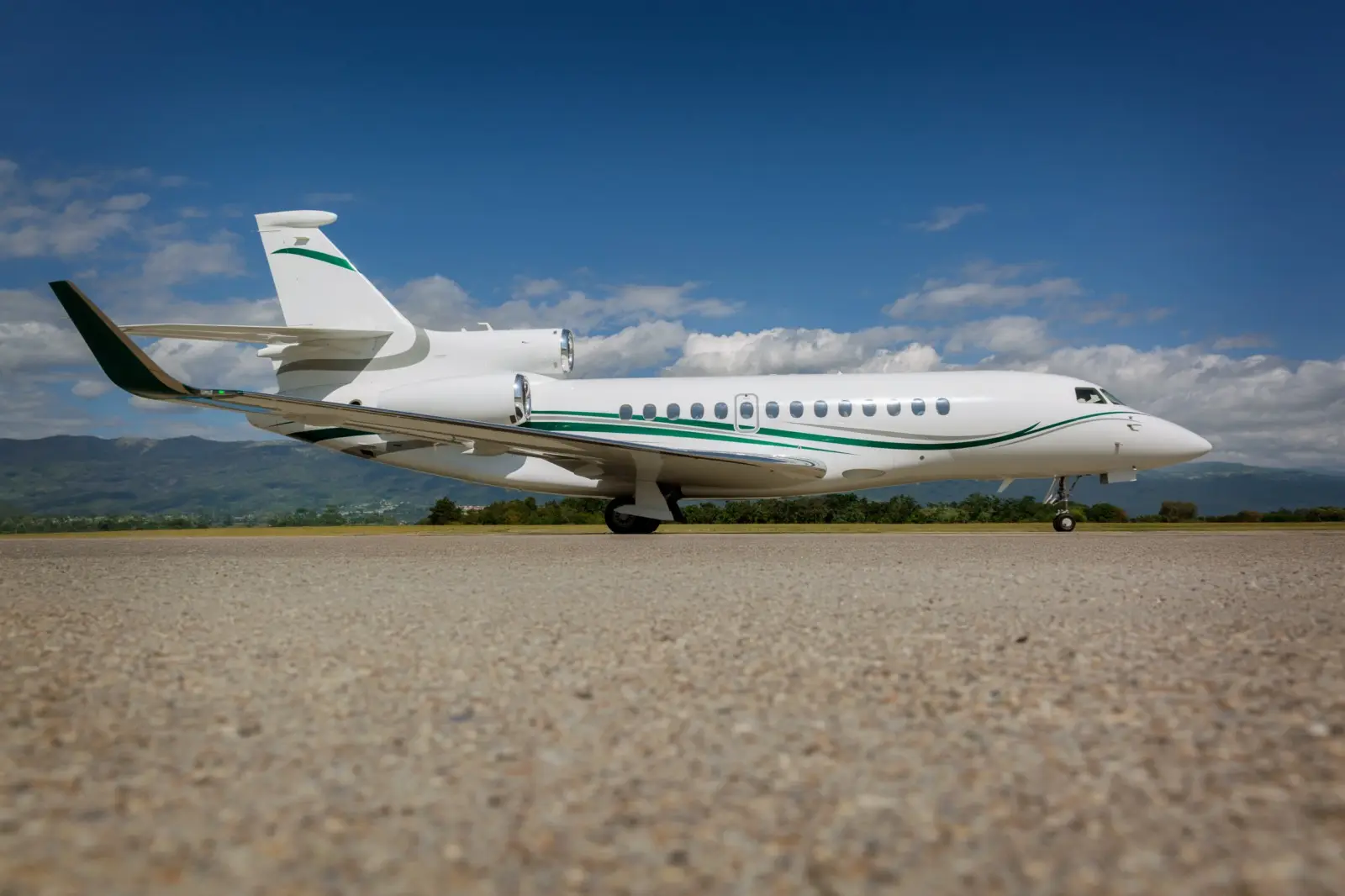 Dassault Falcon 7X LX-PDB operated by Global Jet photo 4