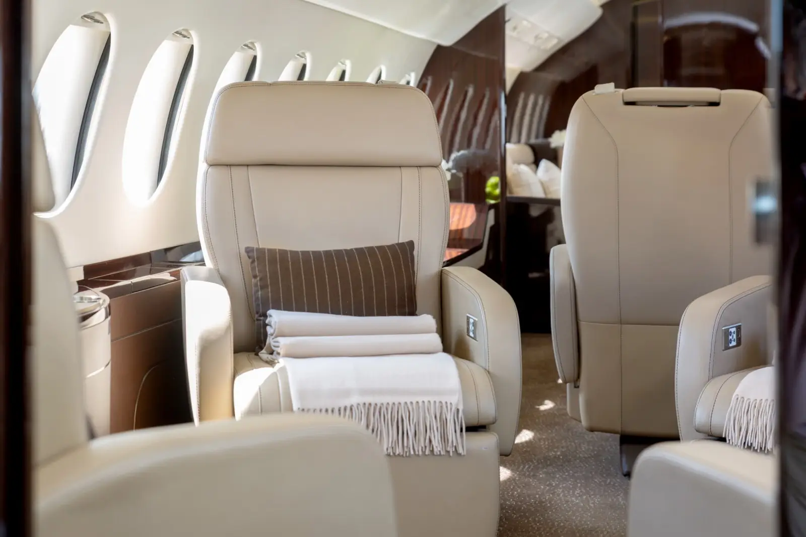 Dassault Falcon 7X LX-PDB operated by Global Jet photo 6
