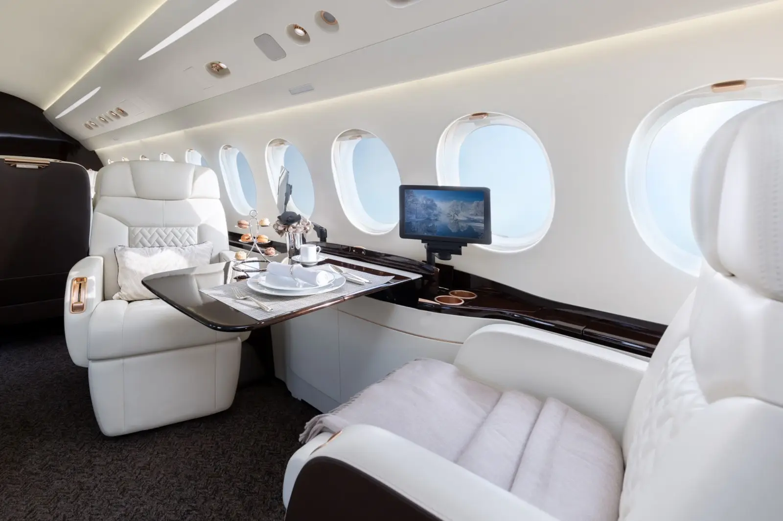 Dassault Falcon 7X LX-POH operated by Global Jet photo 6