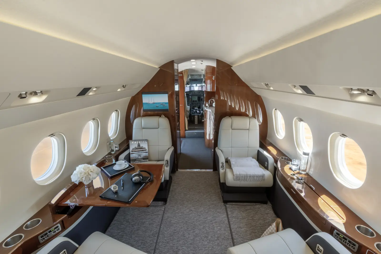 Dassault Falcon 2000LX LX-SCO operated by Global Jet photo 3