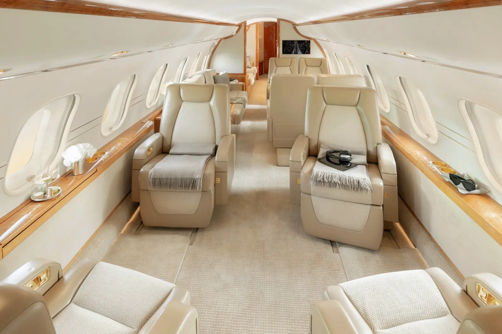 Bombardier Global Express XRS LX-ZIO operated by Global Jet photo 2