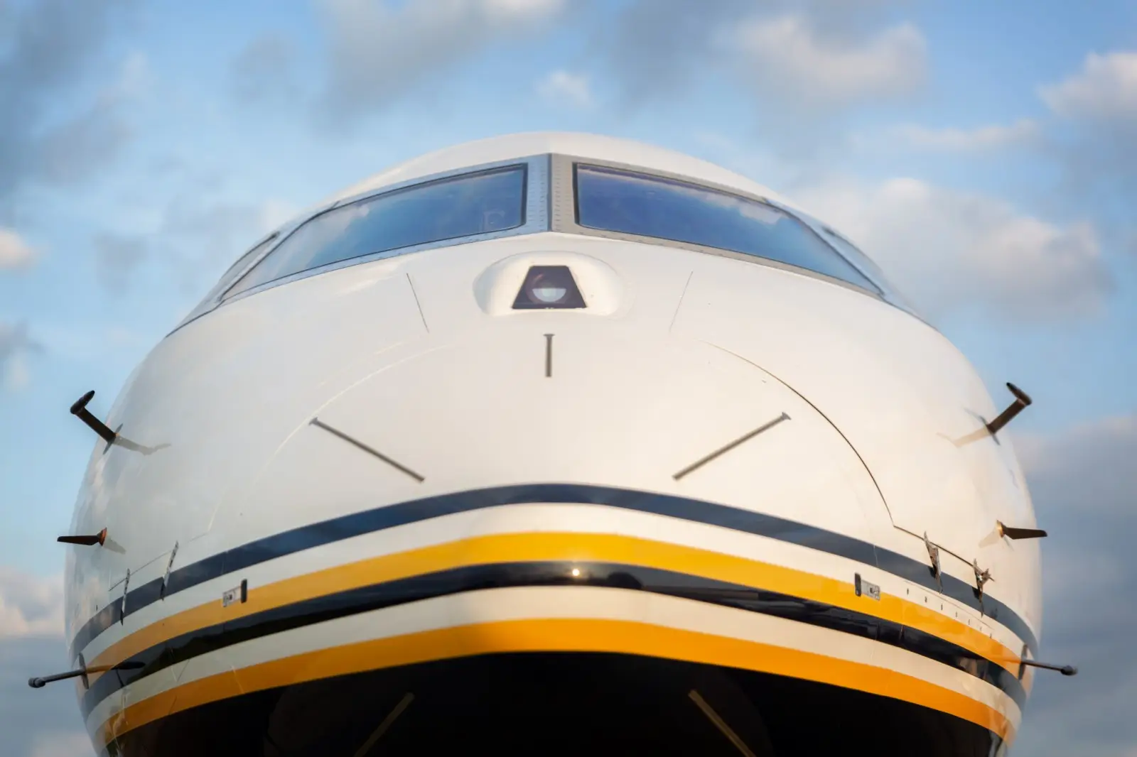 Bombardier Global Express XRS LX-ZIO operated by Global Jet photo 4