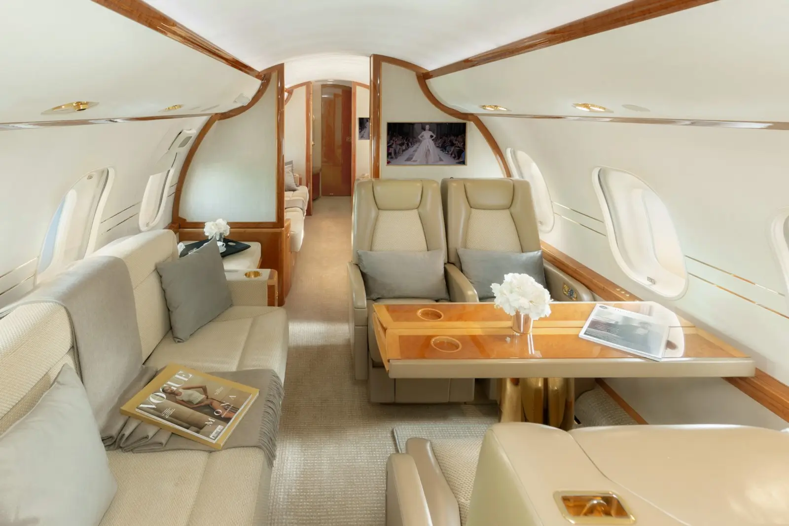 Bombardier Global Express XRS LX-ZIO operated by Global Jet photo 5