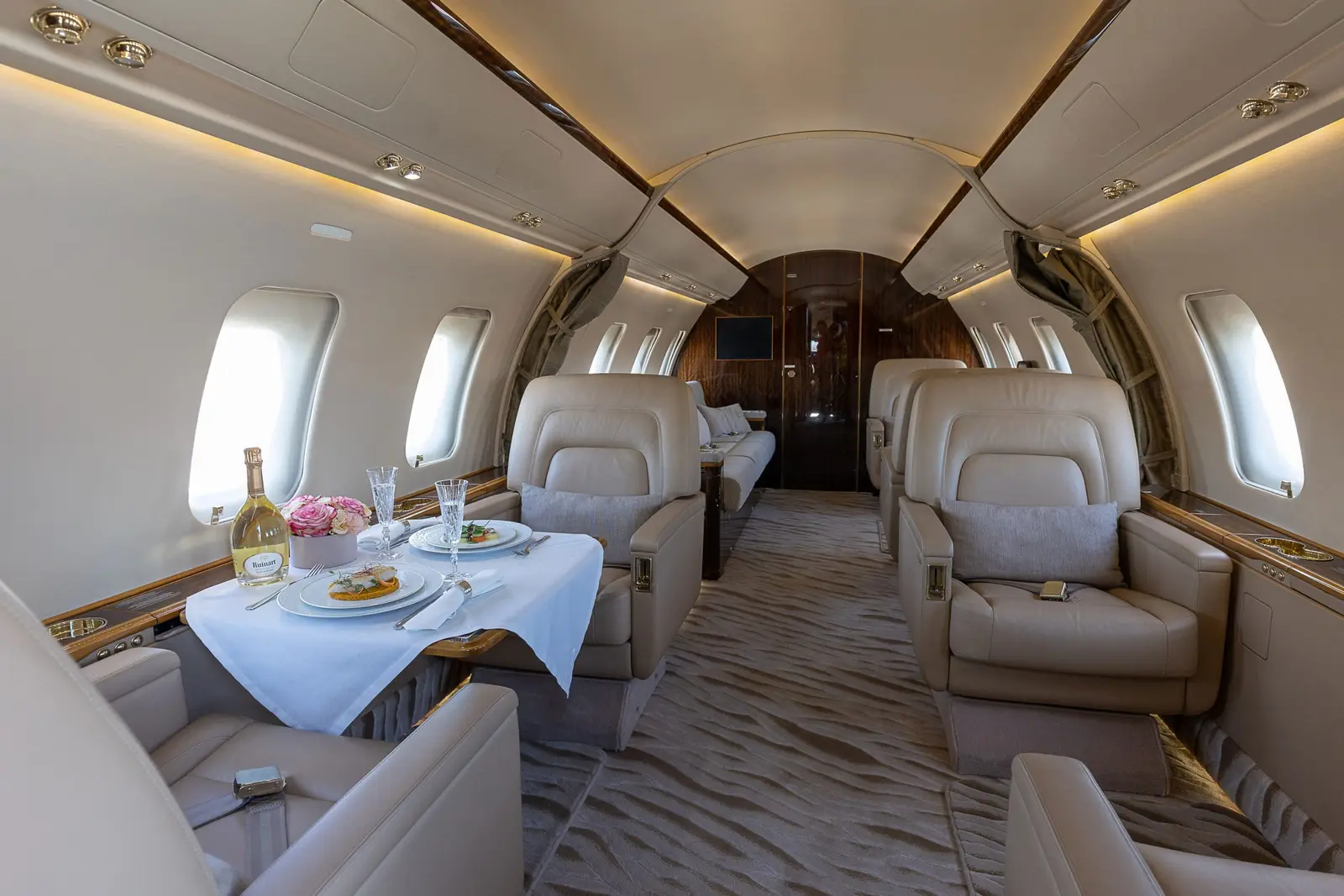 Bombardier Challenger 605 LZ-BVD operated by EGT JET LTD. photo 2
