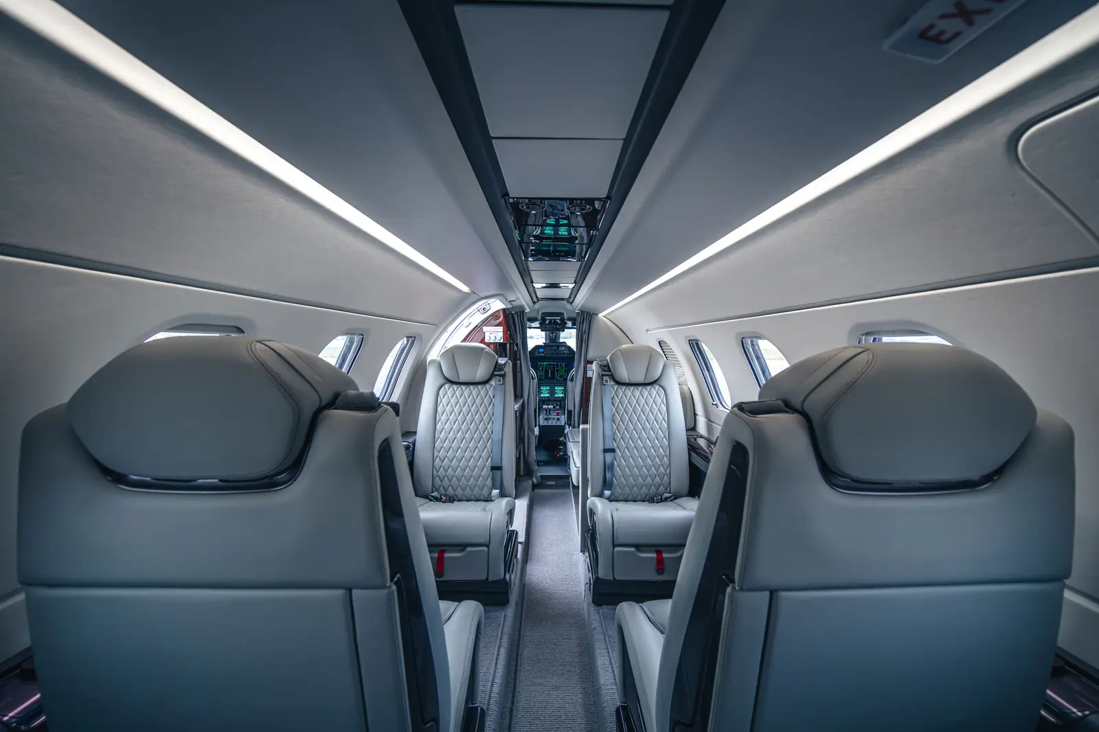 Embraer Phenom 300 LZ-JET operated by EGT JET LTD. photo 2