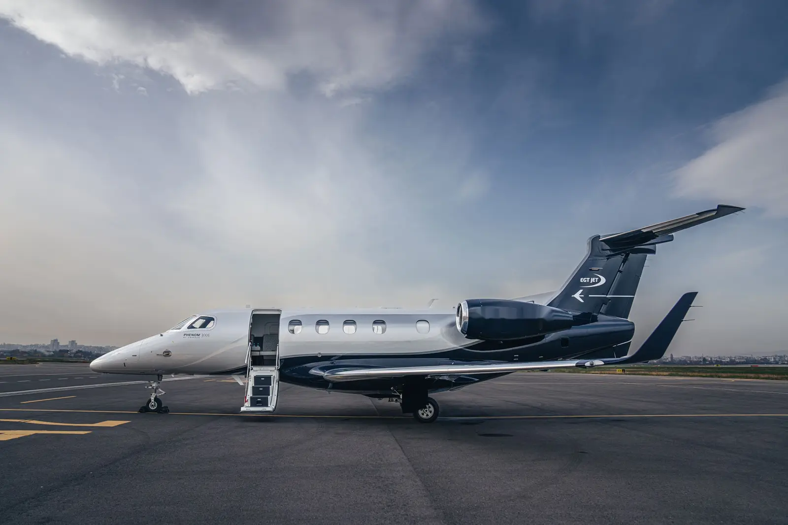 Embraer Phenom 300 LZ-JET operated by EGT JET LTD. photo 4