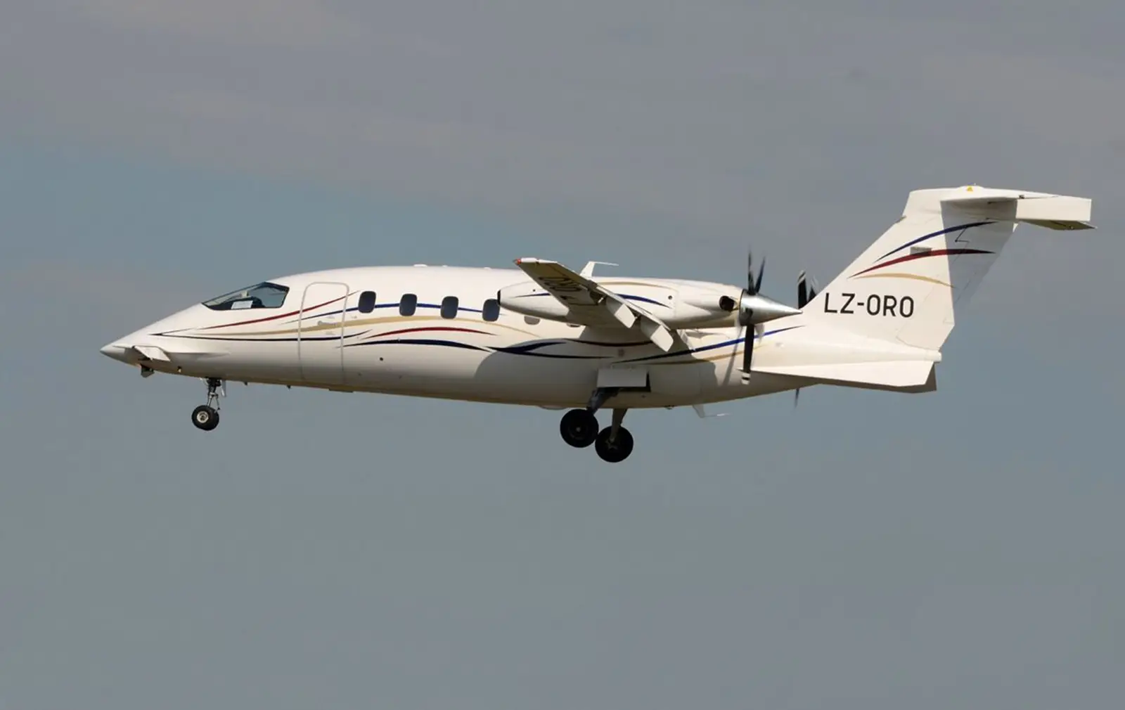 Piaggio Avanti II LZ-ORO operated by Aviostart Ltd photo 4