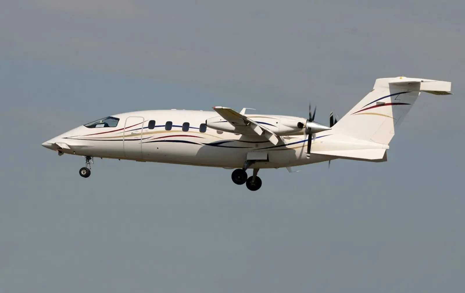Piaggio Avanti II LZ-ORO operated by Aviostart Ltd photo 5