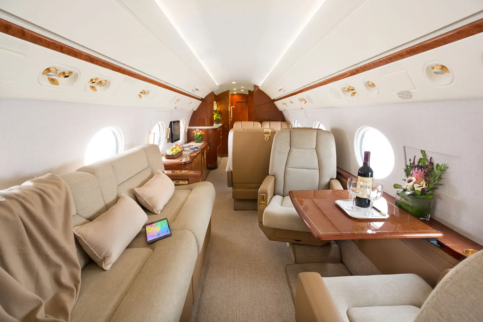 Gulfstream G450 N100BM operated by Solairus Aviation photo 5