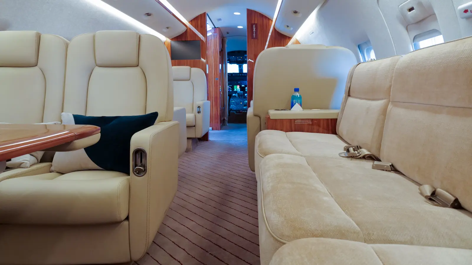 Bombardier Challenger 604 N100FL operated by SpiritJets, LLC photo 4