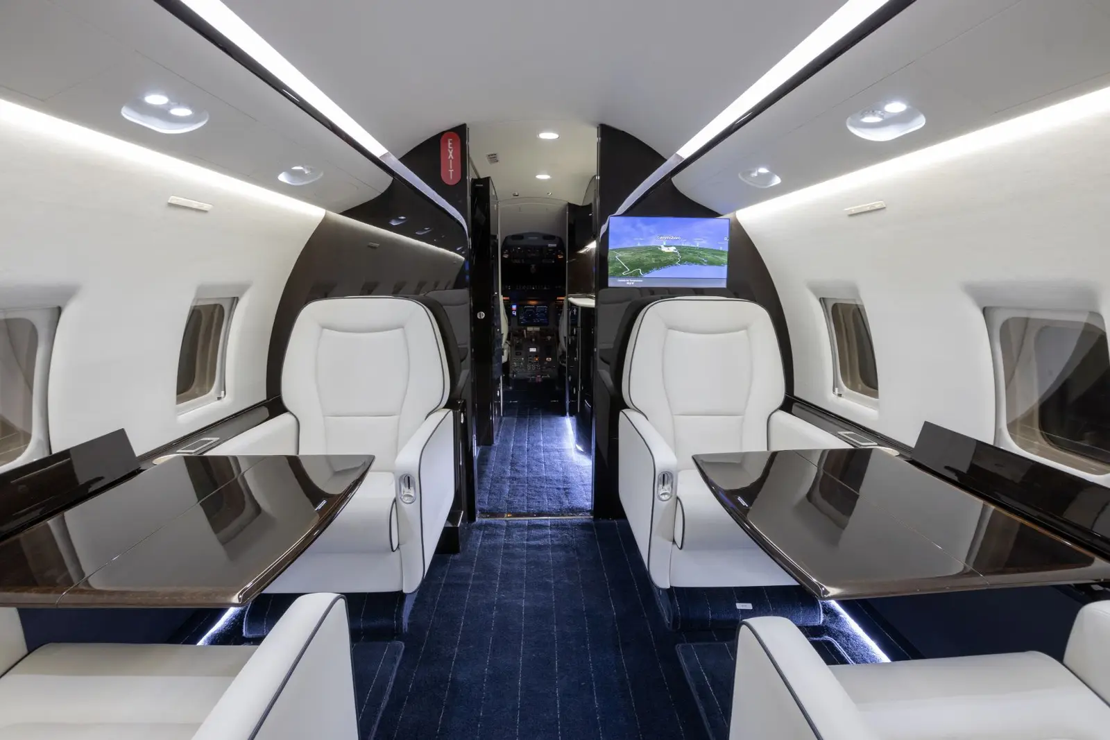 Bombardier Challenger 604 N101KF operated by SpiritJets, LLC photo 2