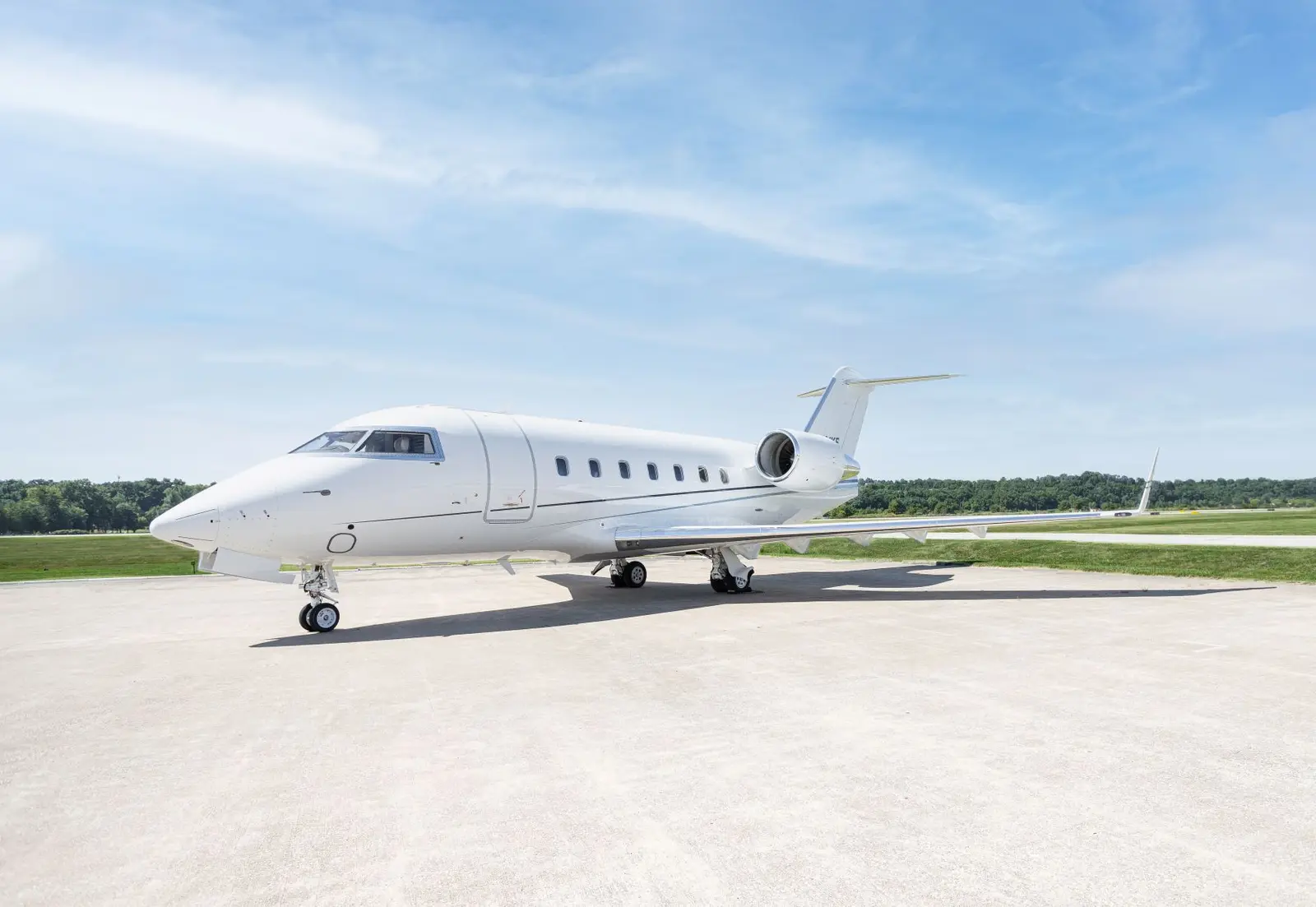 Bombardier Challenger 604 N101KF operated by SpiritJets, LLC photo 4