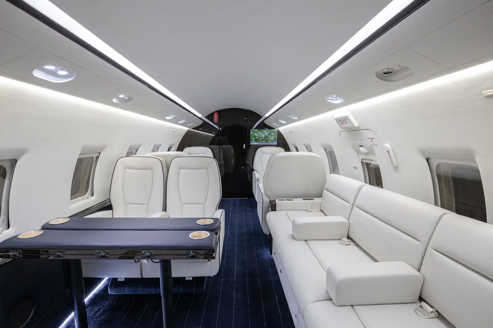 Bombardier Challenger 604 N101KF operated by SpiritJets, LLC photo 5