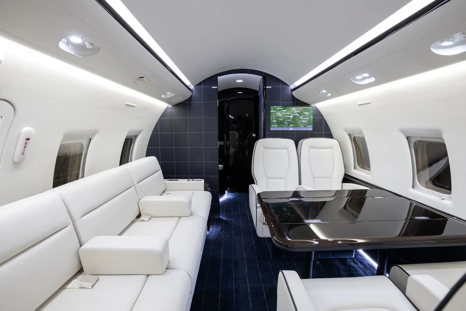 Bombardier Challenger 604 N101KF operated by SpiritJets, LLC photo 6