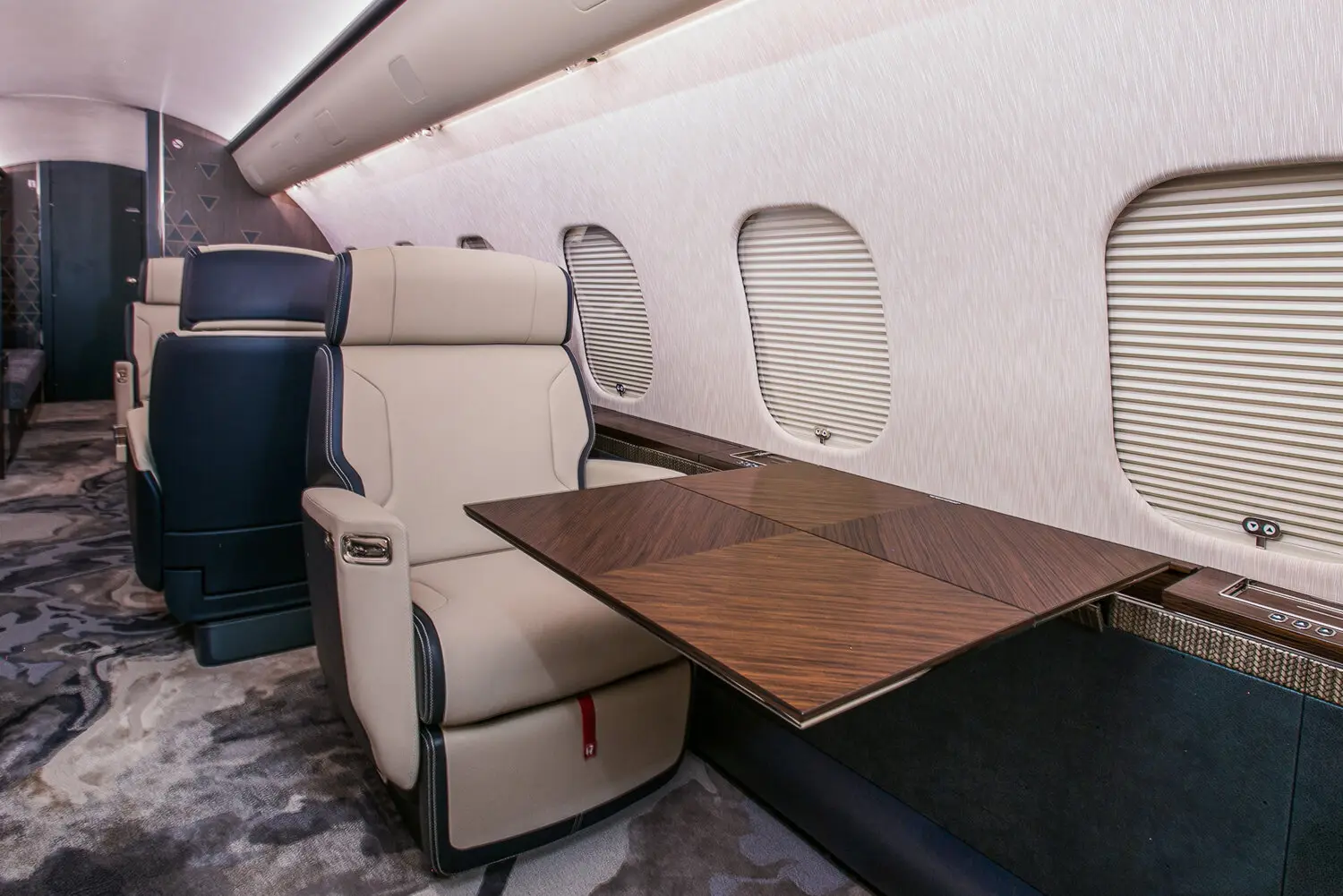 Bombardier Global 5500 N101UD operated by Elite Air, Inc. photo 3