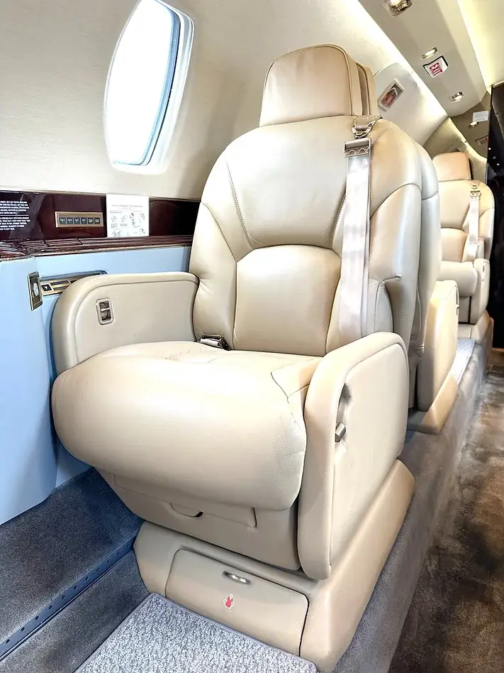 Cessna Citation X N107AV operated by Discovery Jets photo 2
