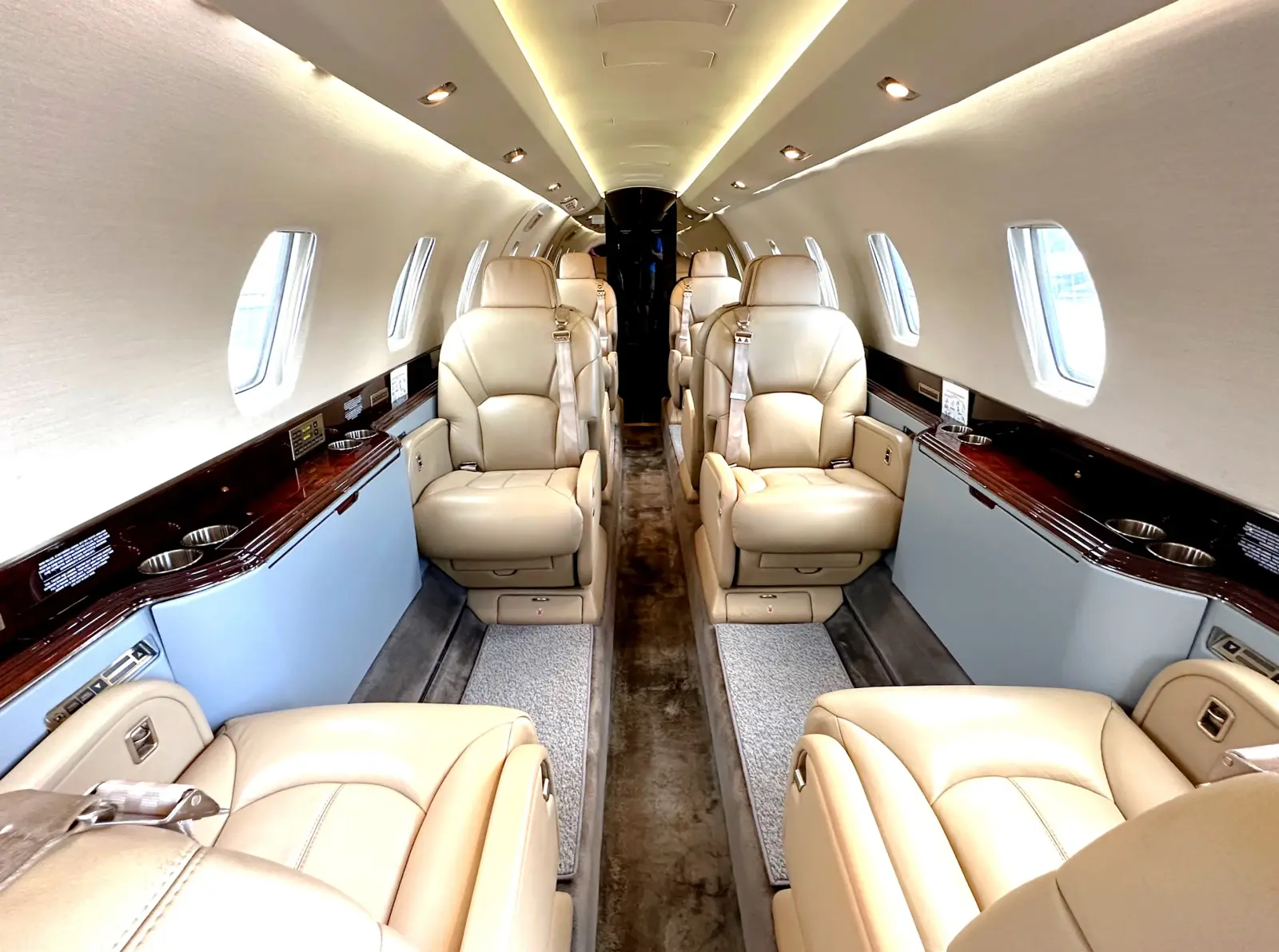 Cessna Citation X N107AV operated by Discovery Jets photo 4