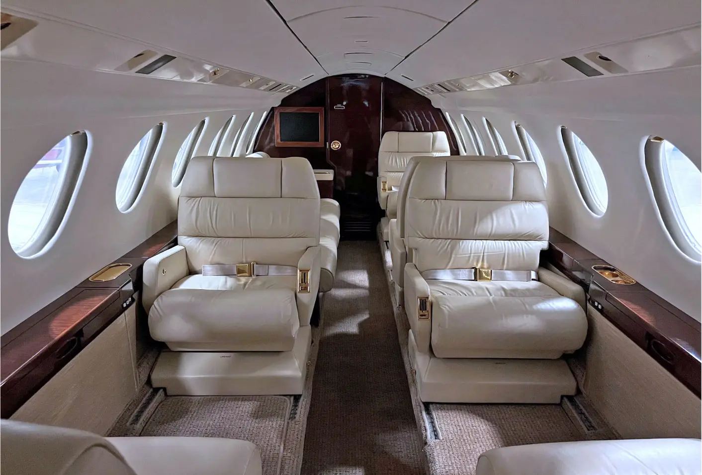 Dassault Falcon 50 N107CV operated by Haven Aviation Services Group (Haven ASG) photo 2