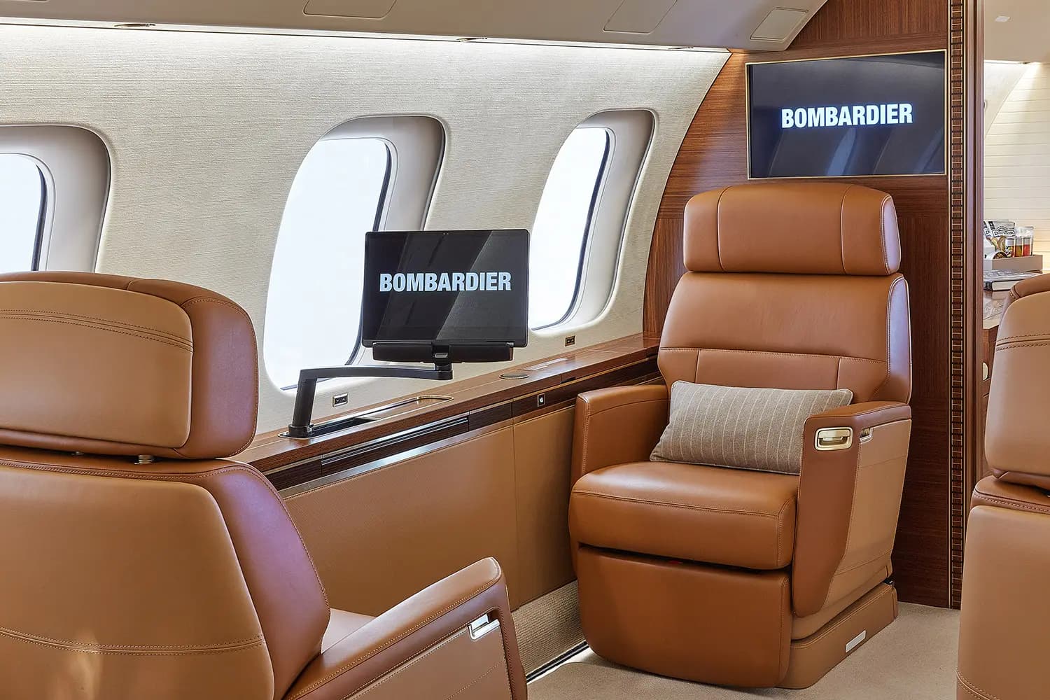 Bombardier Global 7500 N1089 operated by Mira Vista Aviation, Inc. photo 2