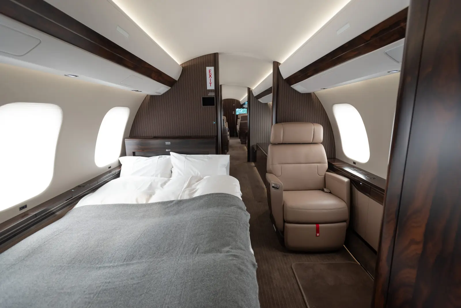 Bombardier Global 7500 N1111G operated by Phenix Jet photo 4