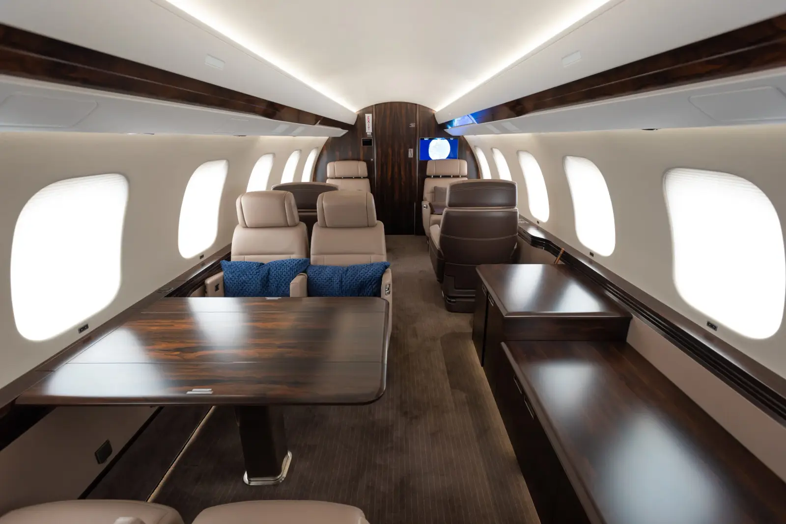 Bombardier Global 7500 N1111G operated by Phenix Jet photo 6