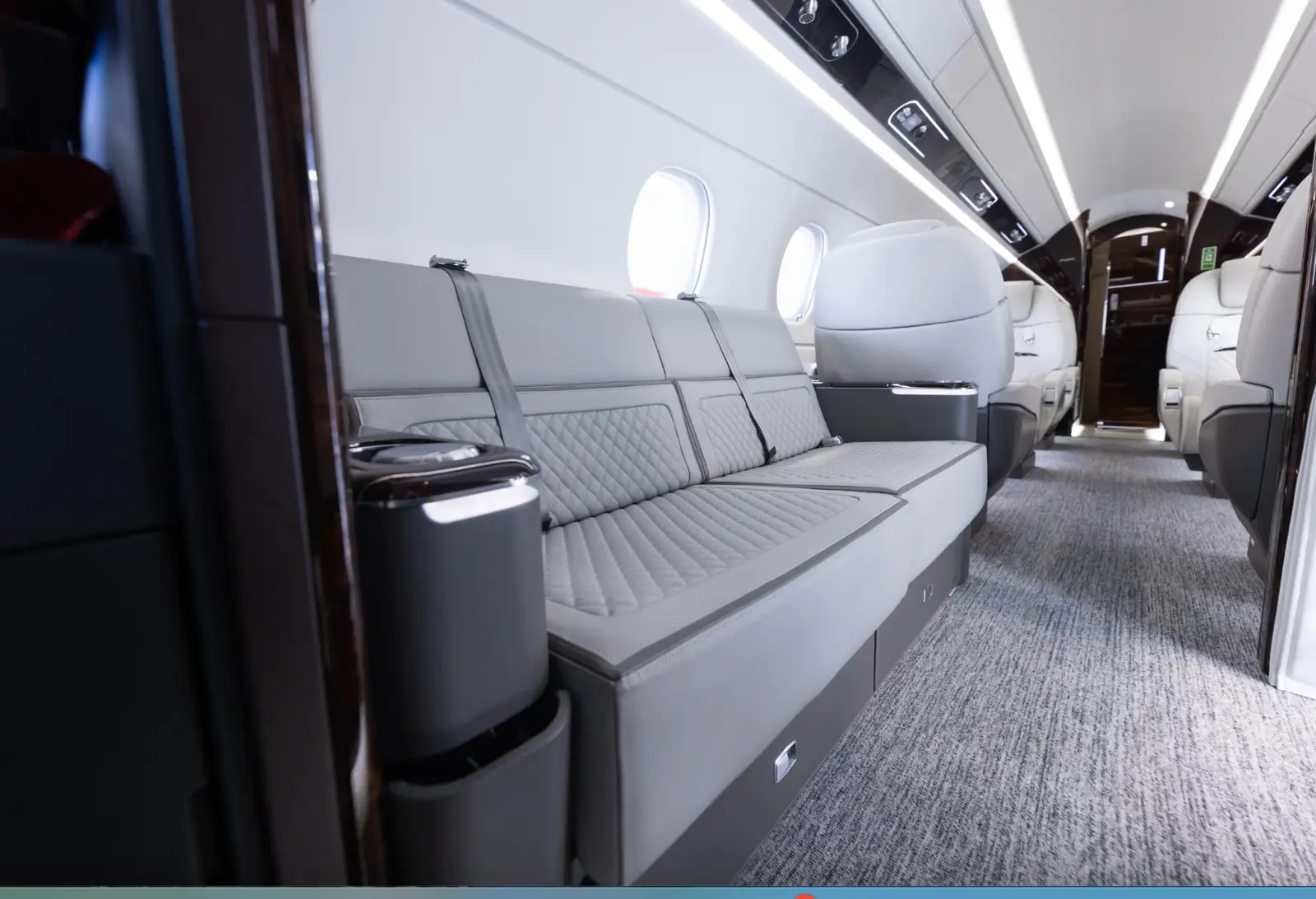 Embraer Praetor 500 N111CM operated by Thrive Aviation photo 3