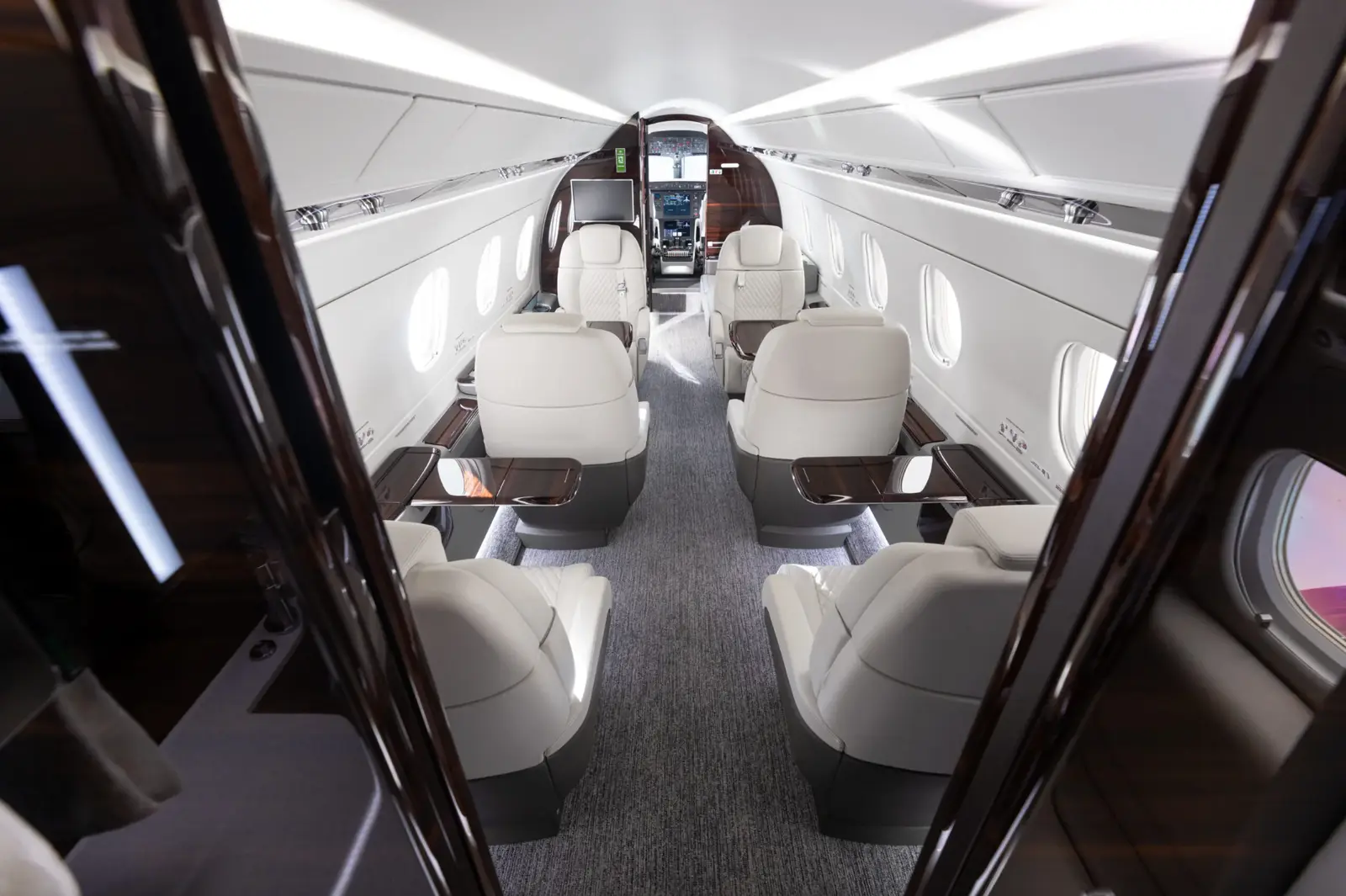 Embraer Praetor 500 N111CM operated by Thrive Aviation photo 5