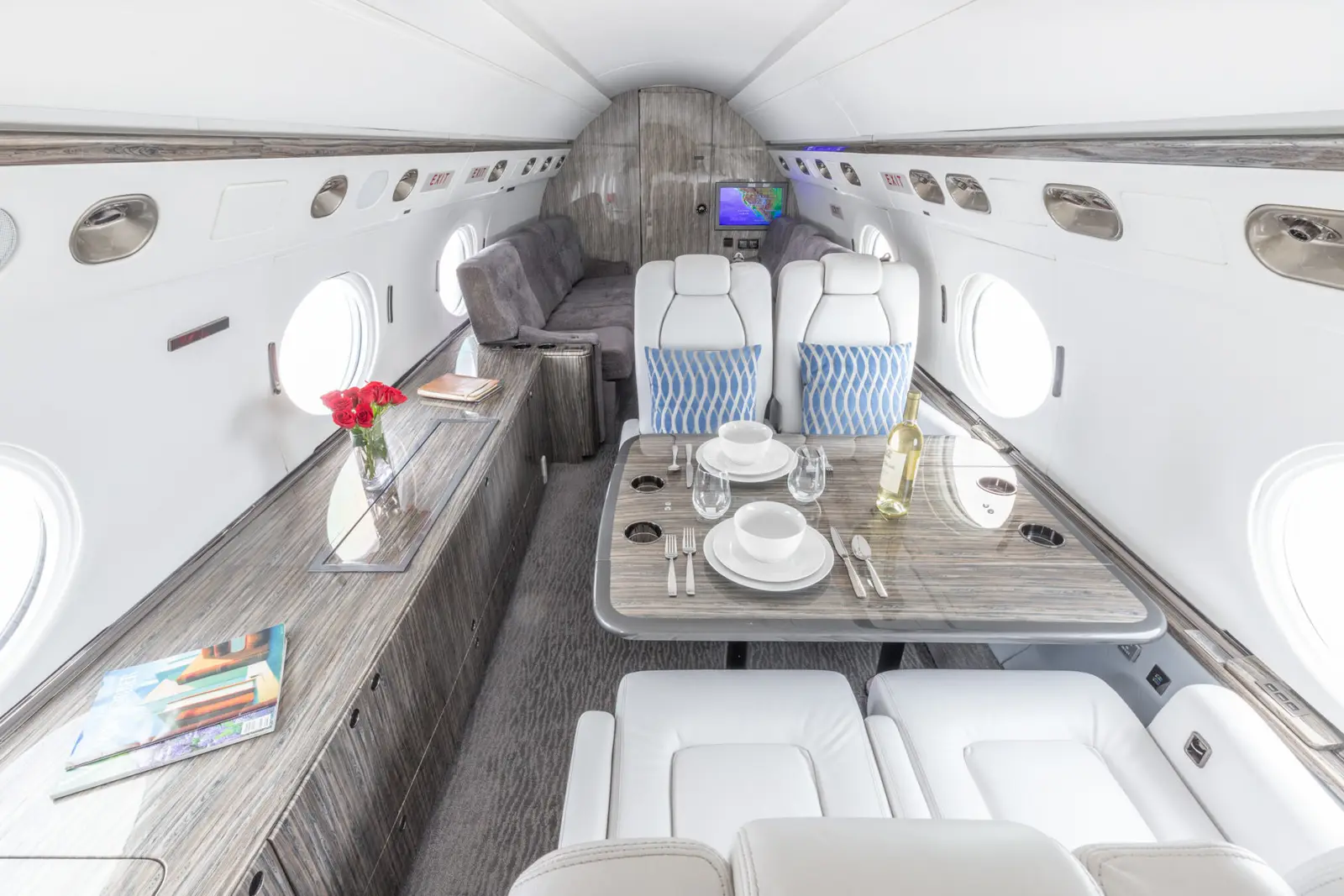 Gulfstream V N111MT operated by STAJets, KSNA photo 5