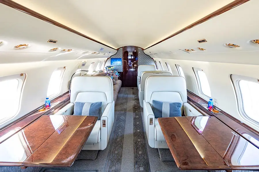 Bombardier Challenger 605 N111RZ operated by NeaJets photo 2