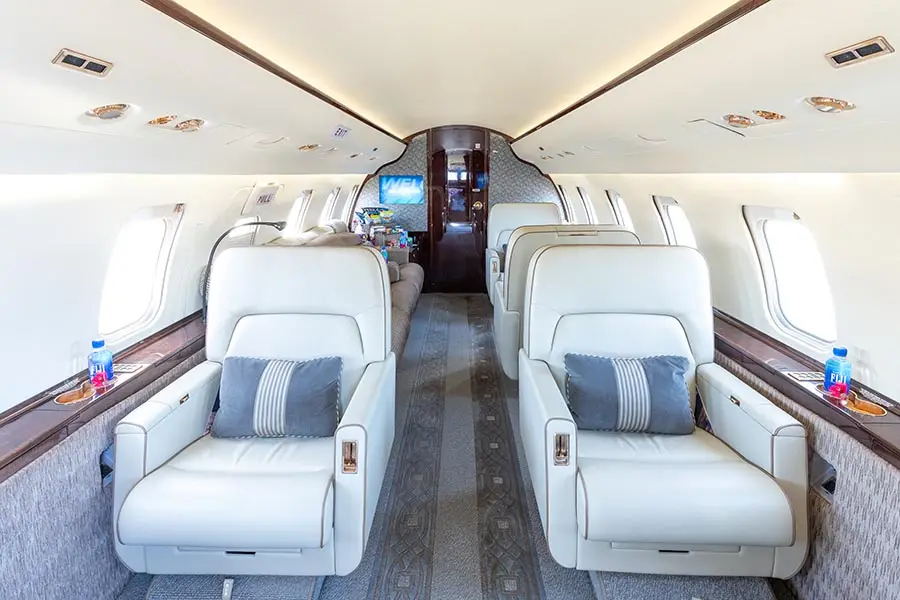 Bombardier Challenger 605 N111RZ operated by NeaJets photo 6