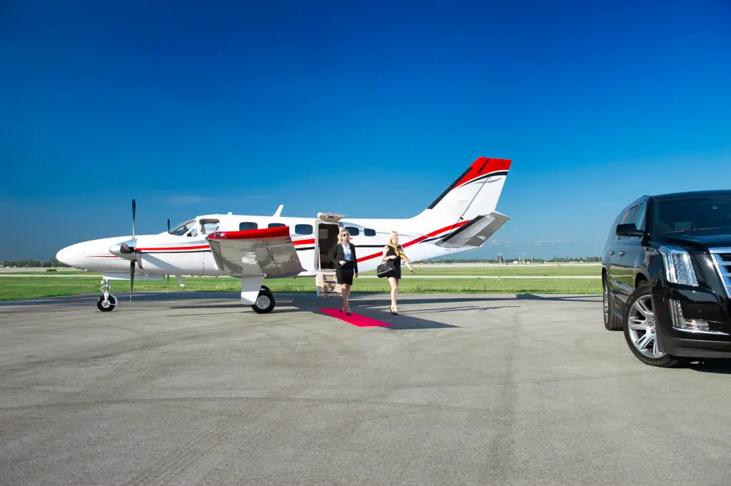 Cessna 441 N112CZ operated by Great Flight, Inc. photo 3