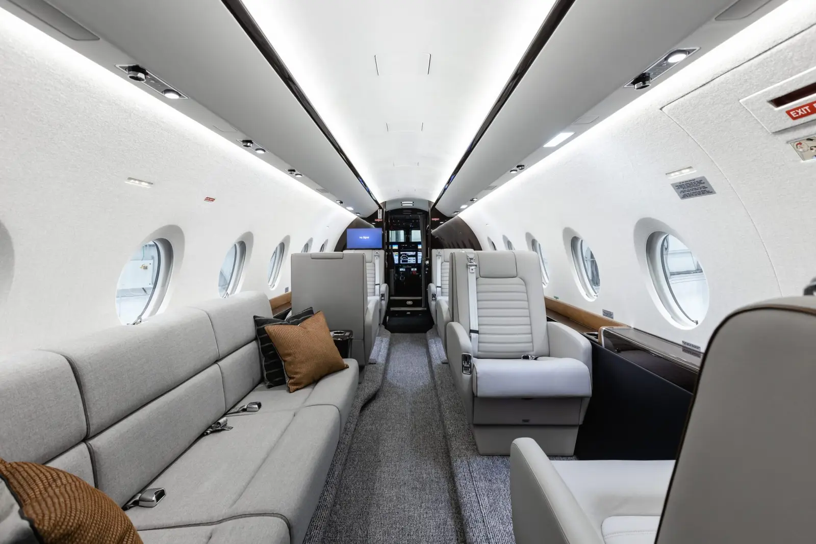 Gulfstream G280 N116NC operated by Aviation Advisor, Inc. photo 4