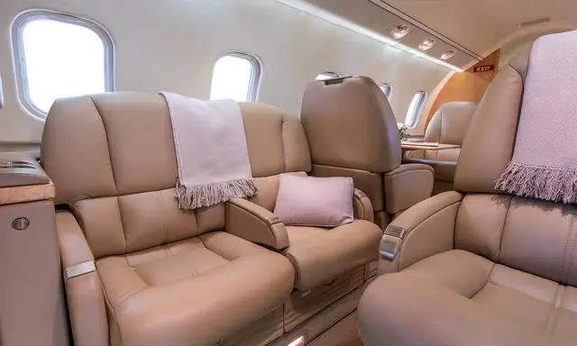 Bombardier Learjet 60 N117KB operated by Dreamline Aviation, LLC photo 2