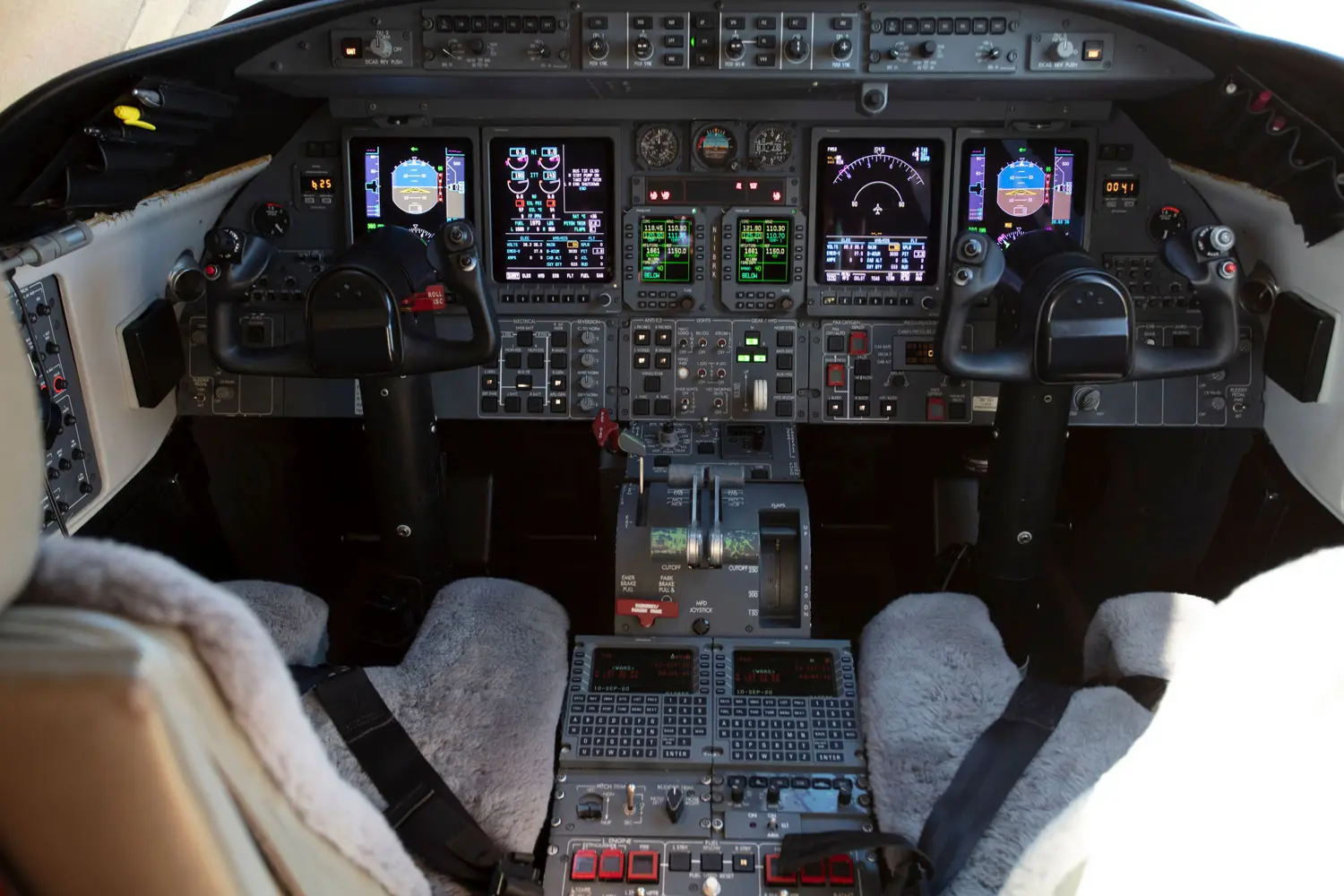 Bombardier Learjet 45 N118RK operated by BTR Air Charter photo 4