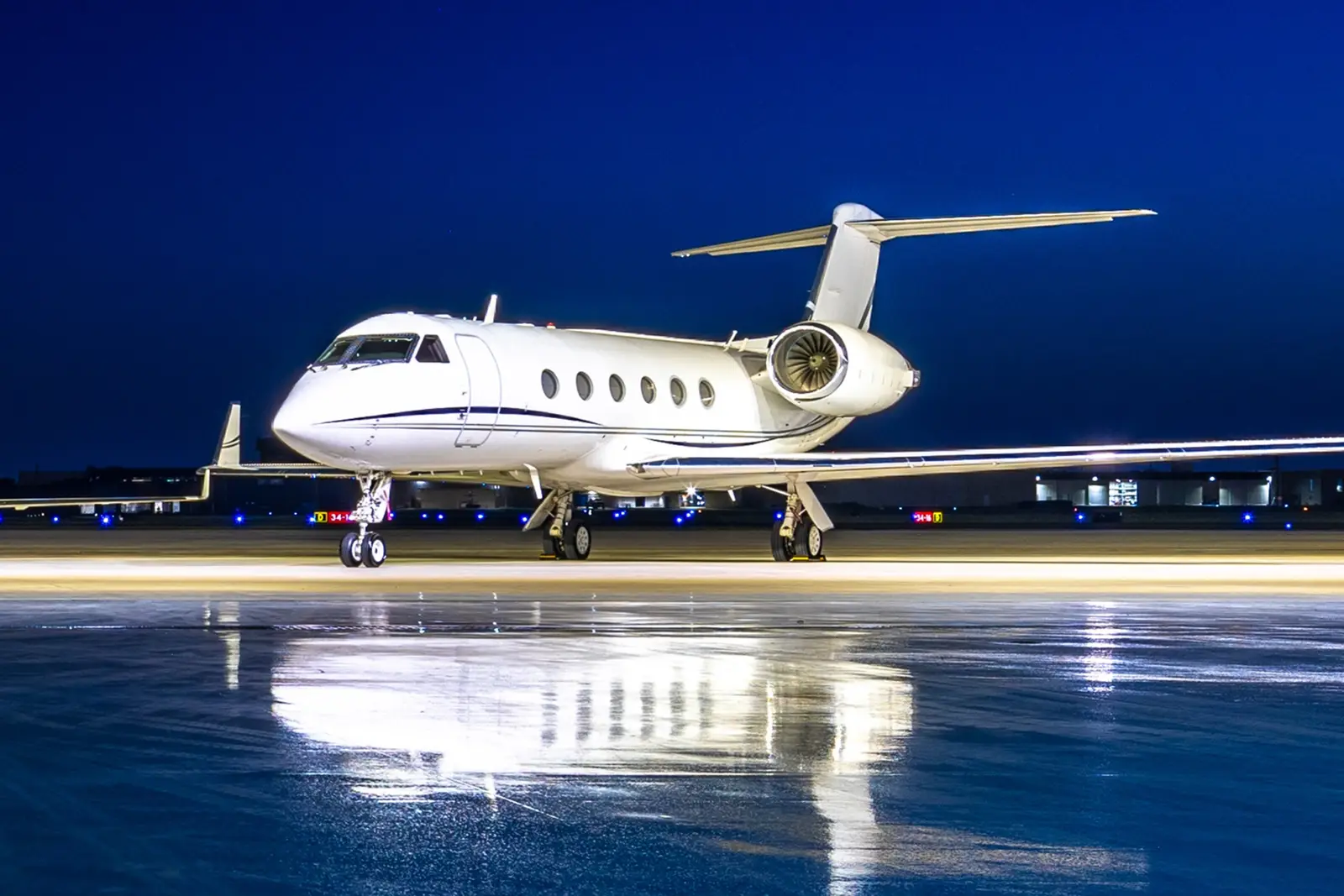Gulfstream IV-SP N119FM operated by Wing Aviation Charter Services, LLC photo 3
