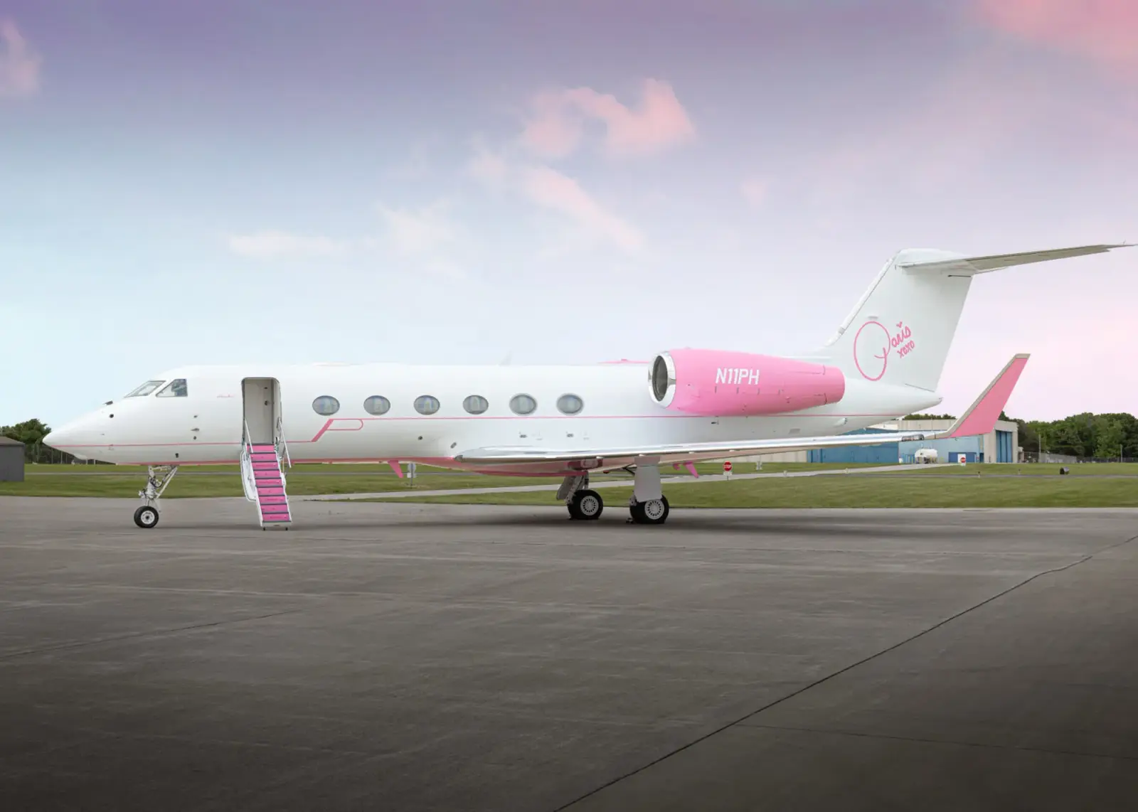 Gulfstream G450 N11PH operated by Solairus Aviation, exterior