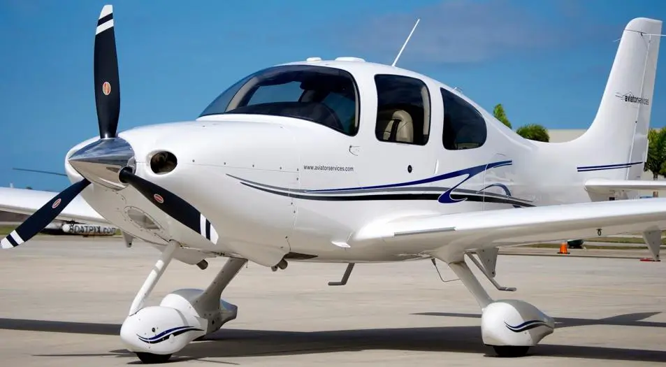Cirrus SR22 N122AS operated by Aviator Services, Inc. photo 2