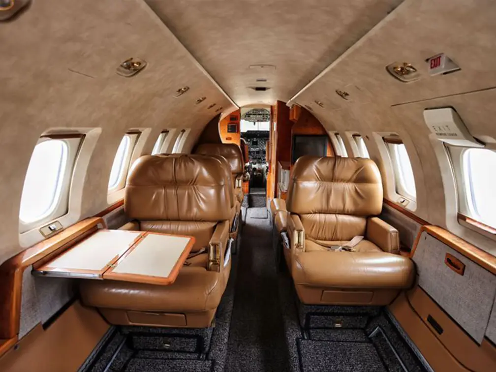 Beechcraft Hawker 800 N123HK operated by Tavaero Jet Charter photo 3