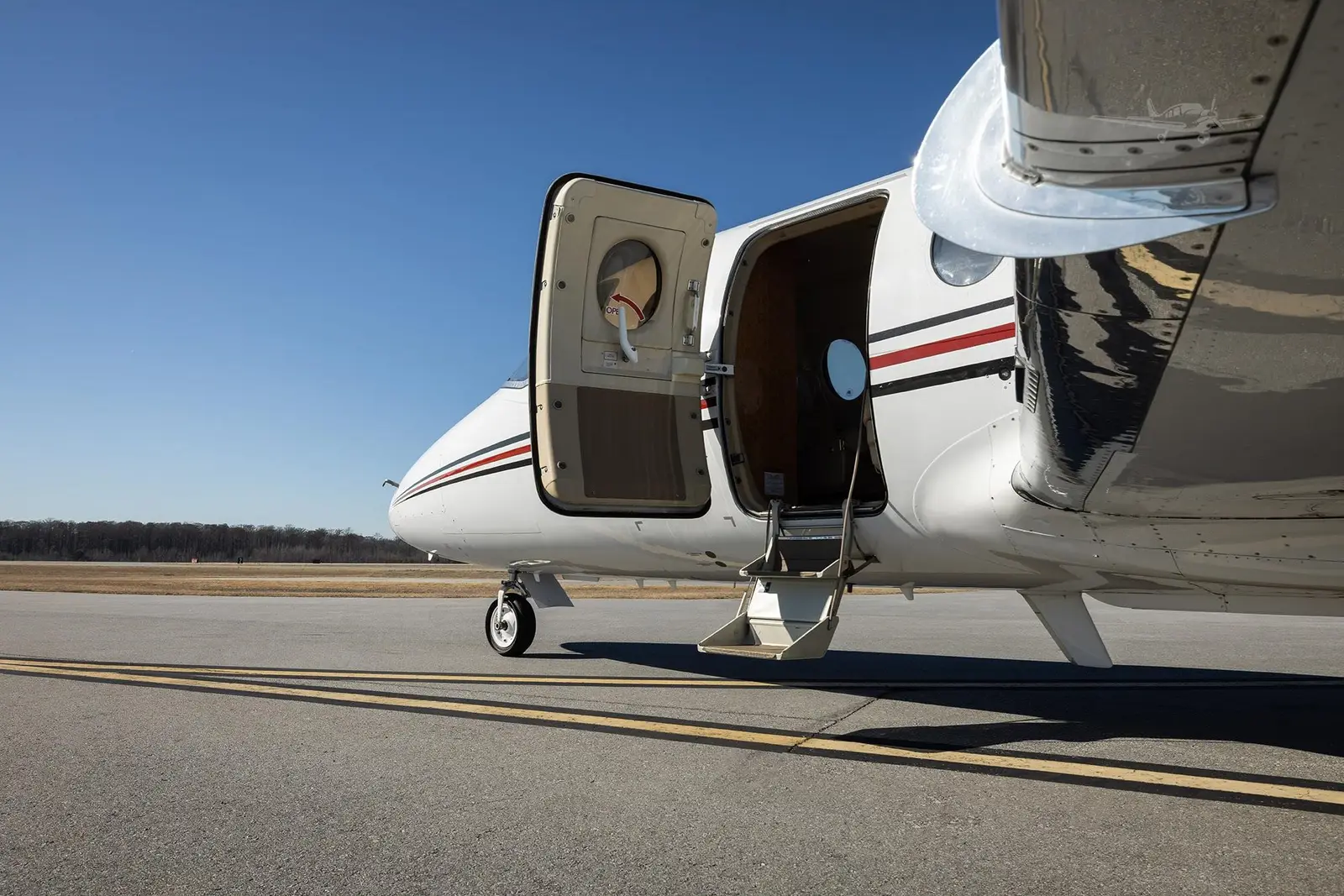 Beechcraft Beechjet 400A N124PP operated by Exklusiv Aviation Services (Switzerland) SA photo 6