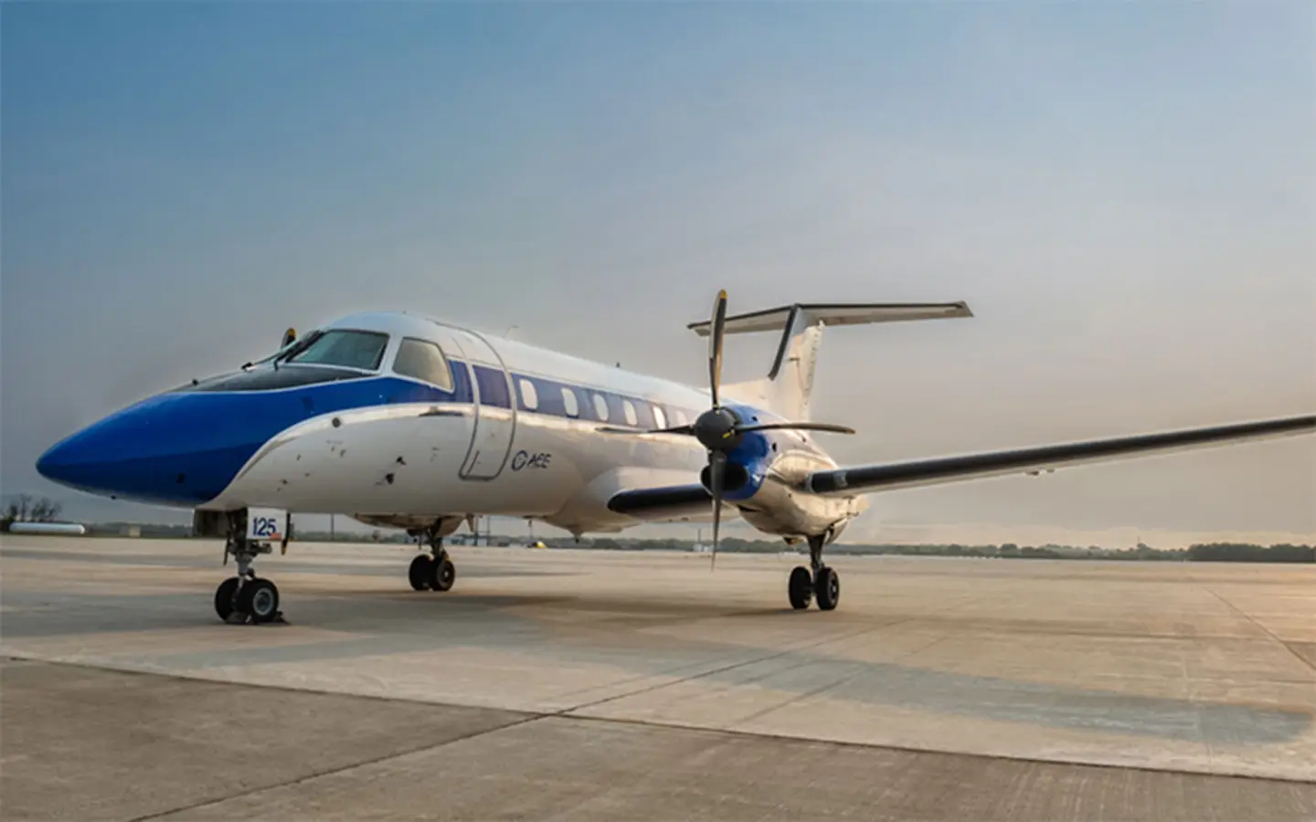 Embraer 120ER N125CZ operated by Freight Runners Express, Inc, exterior
