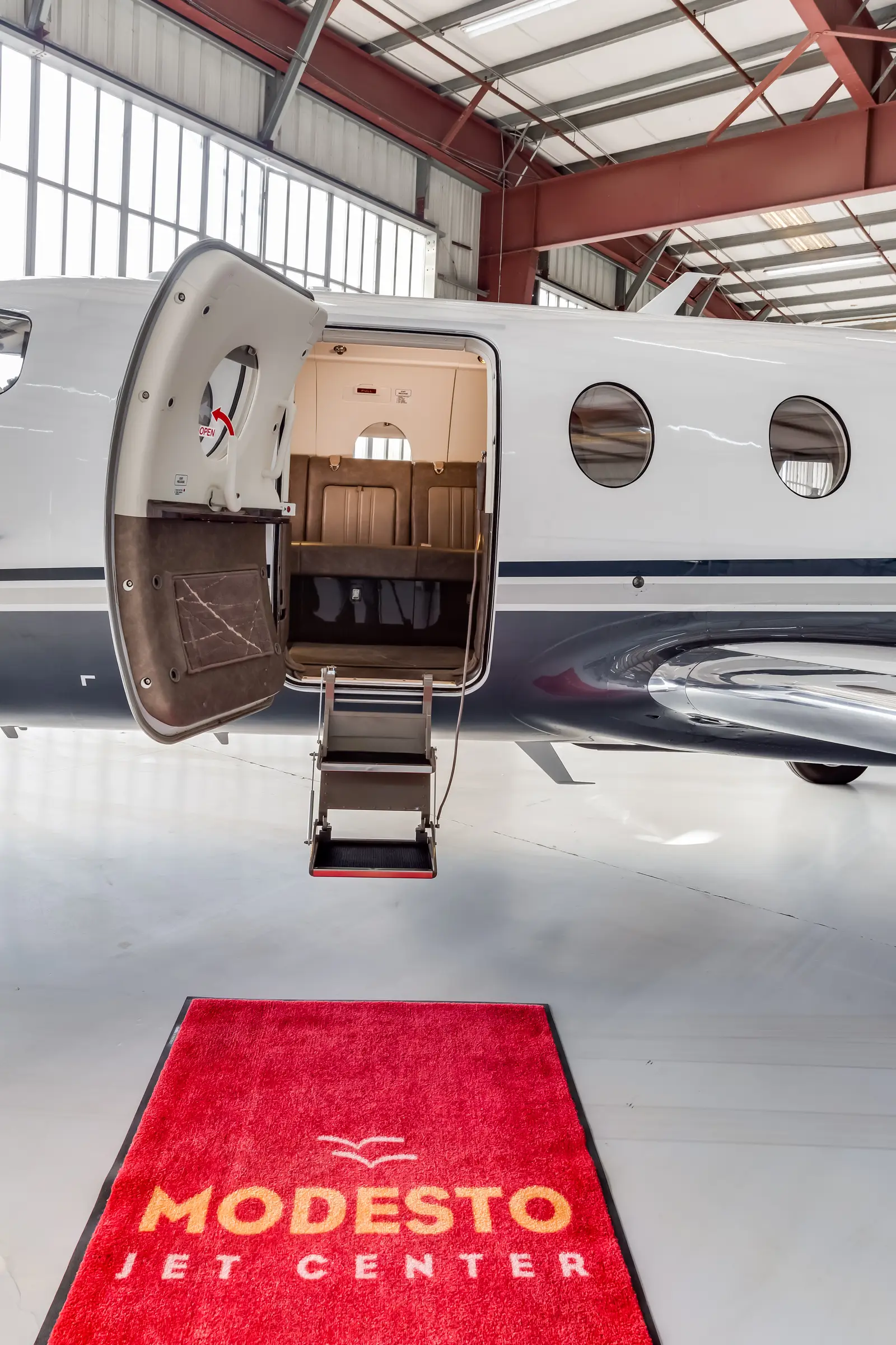 Beechcraft Hawker 400XP N125DJ operated by Modesto Jet Center photo 4