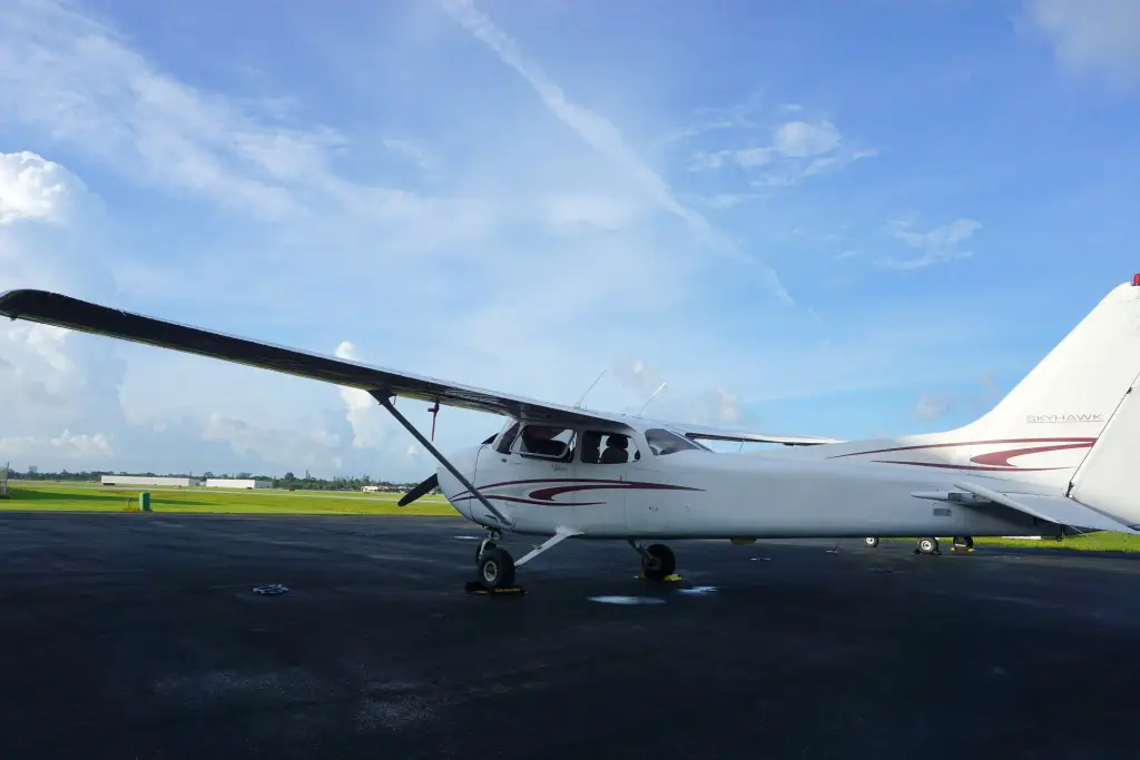 Cessna 172S N127KW operated by RexAir photo 2