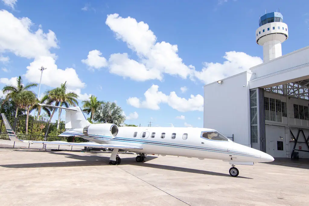 Bombardier Learjet 31A N127VL operated by Catalina Aerospace Corp. photo 4