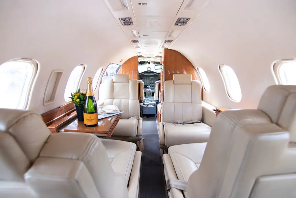Bombardier Learjet 31A N127VL operated by Catalina Aerospace Corp. photo 5