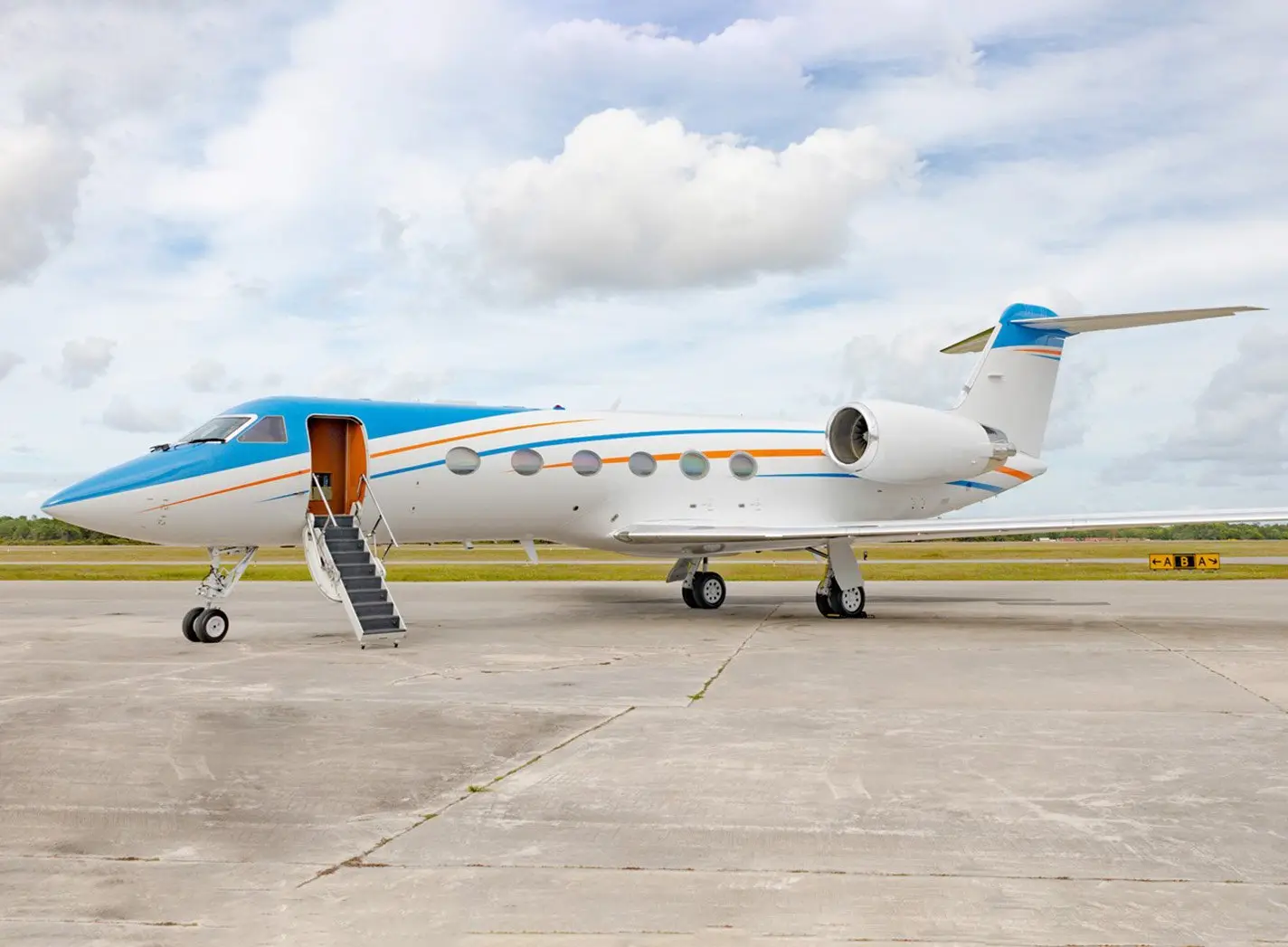 Gulfstream IV-SP N129NS operated by Fly Alliance photo 2