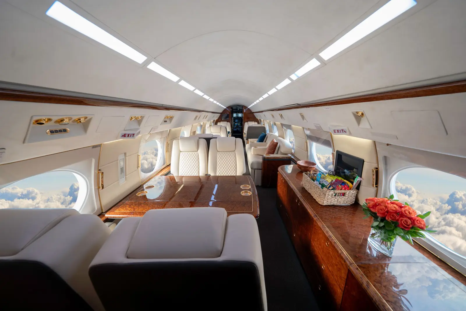 Gulfstream IV-SP N129NS operated by Fly Alliance photo 6
