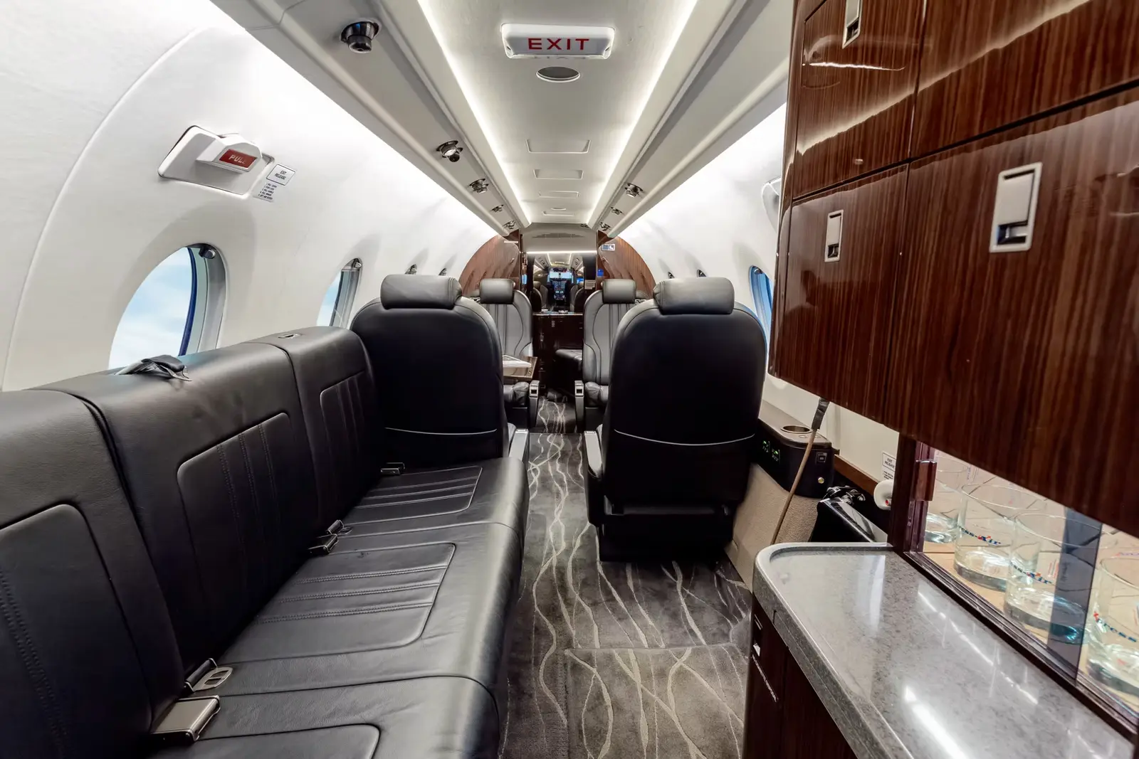 Nextant 400XT N12XP operated by Davinci Jets, LLC, KCLT photo 2