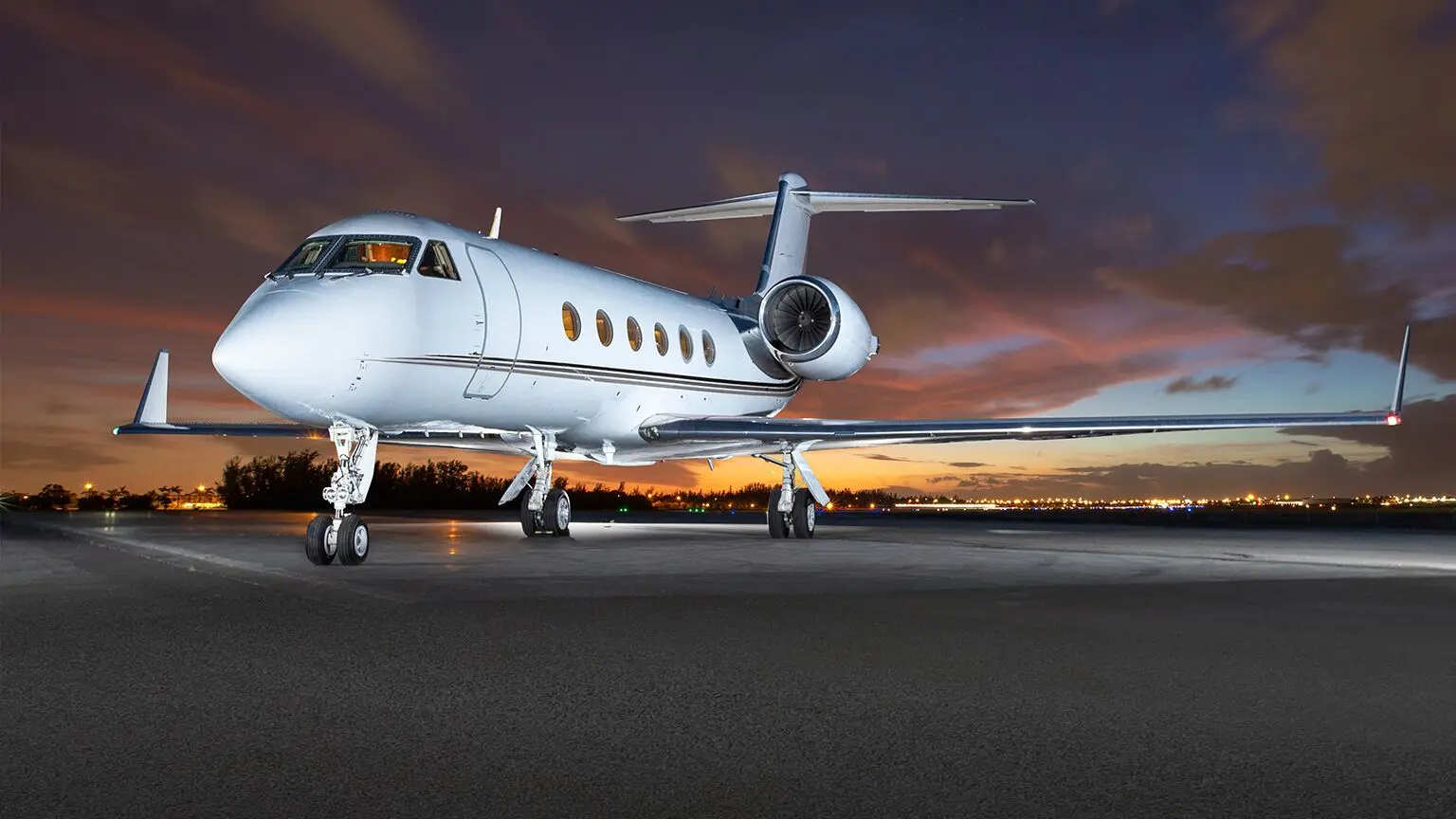 Gulfstream IV-SP N130JE operated by Jet Edge International, exterior