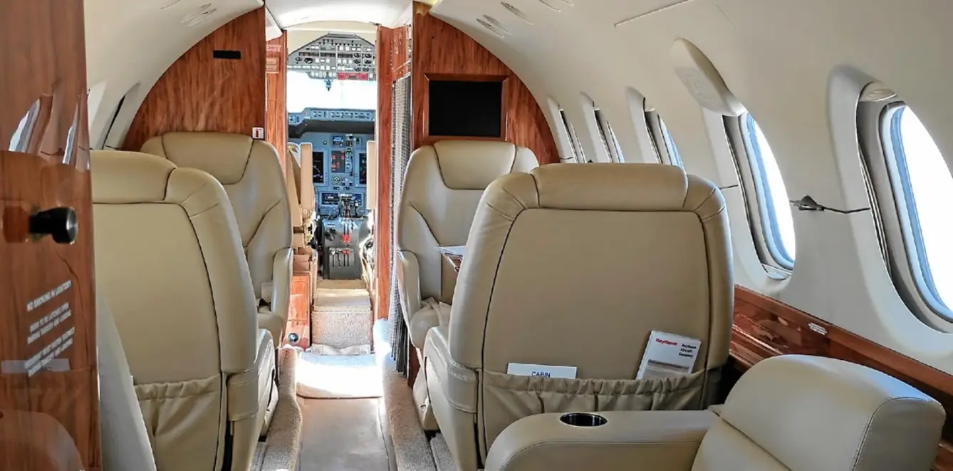 Beechcraft Hawker 800XP N130YB operated by Business Aviators, Inc. photo 2